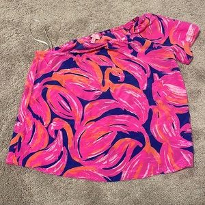 Lillly Pulitzer size M off shirt. Worn once or twice